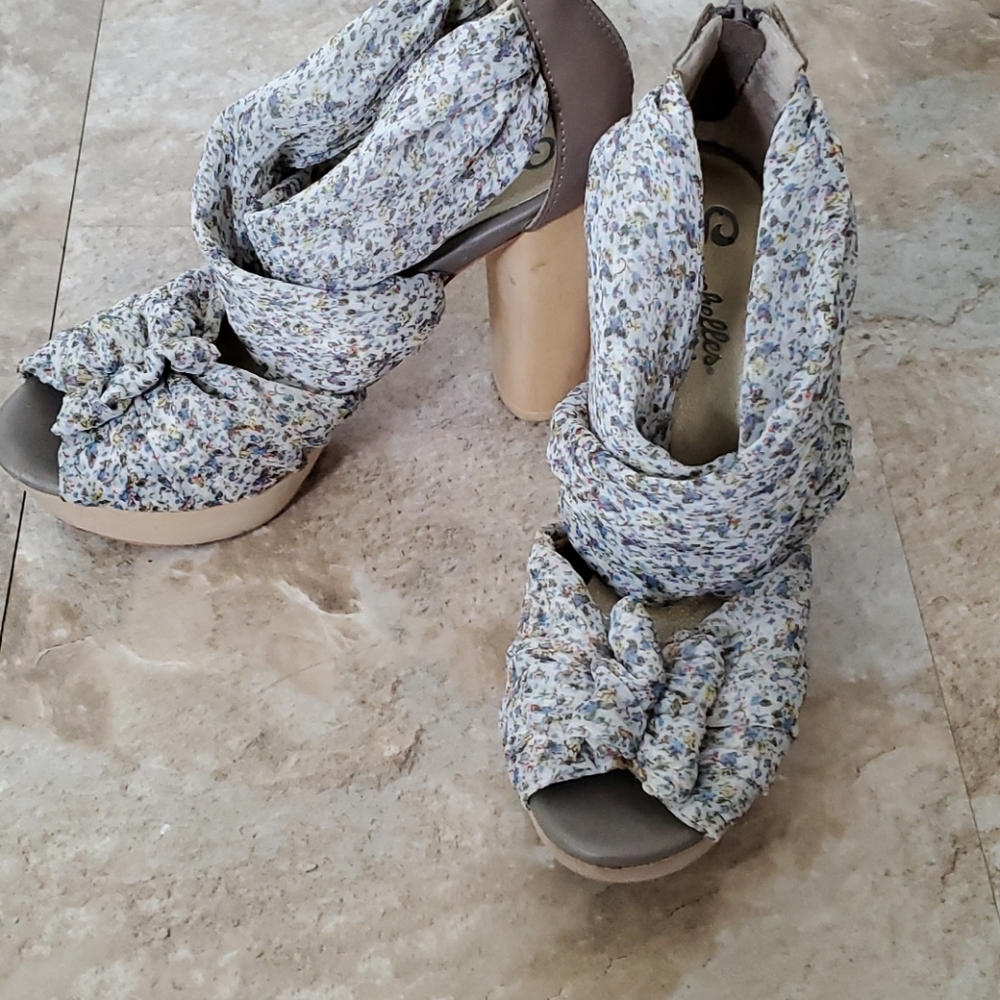 Seychelles heels 7.5b